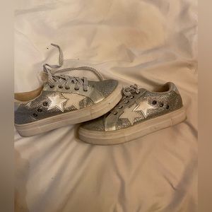 Kidpik girls shoes size 2